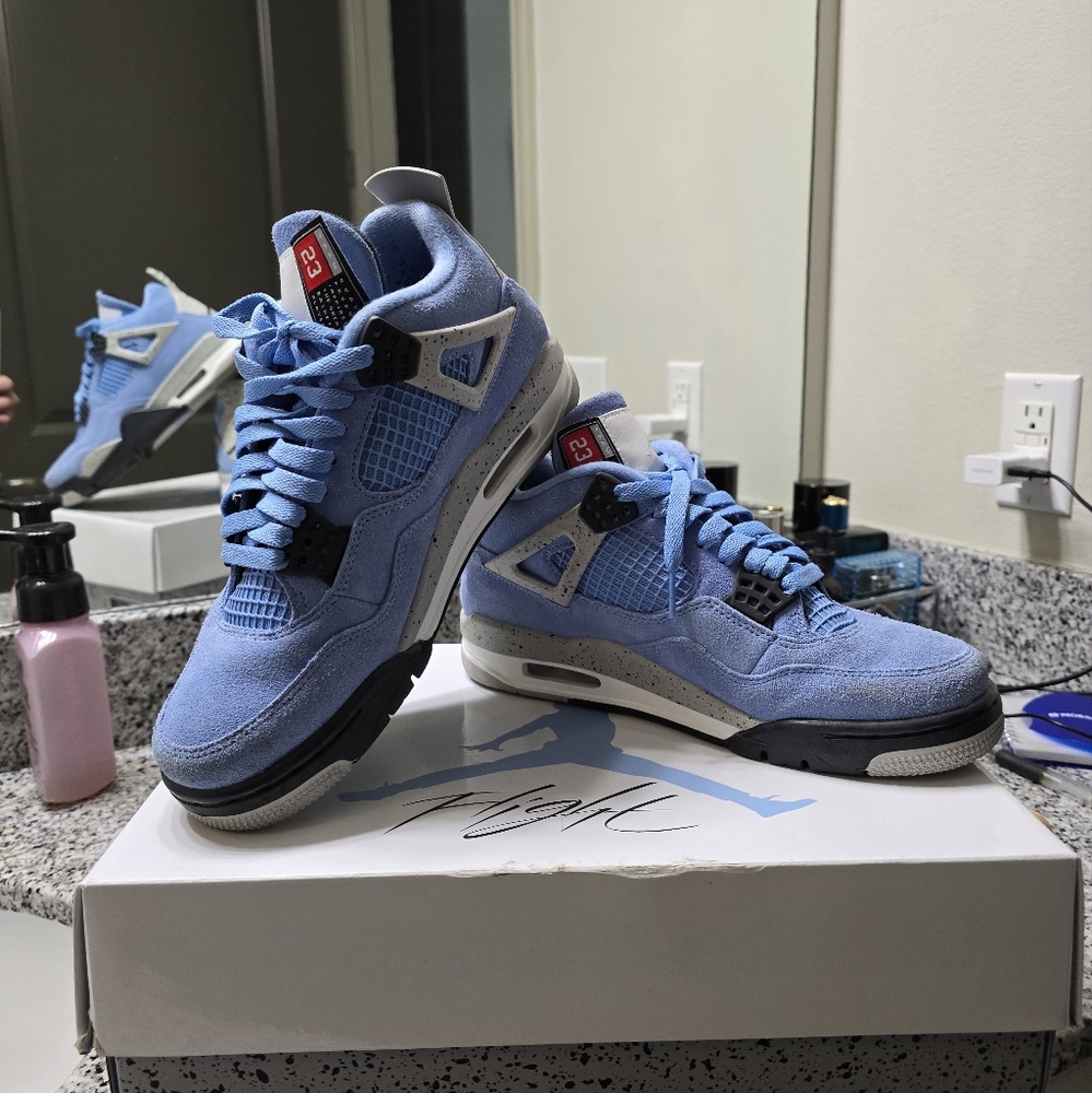 AIR JORDAN 4 RETRO UNIVERSITY BLUE/BLACK BLEU CAROLINA/GRIS TECH/NOIR